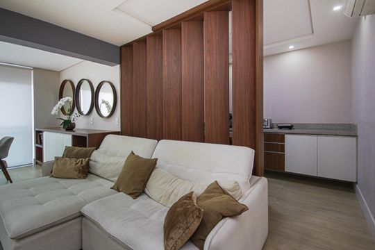 Apartamento mobiliado à venda, 2 quartos e varanda. — Sala