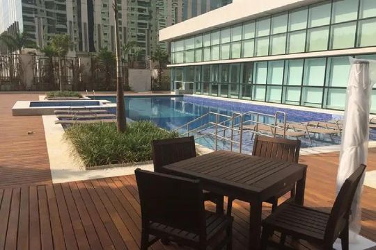 Apartamento mobiliado à venda, 2 quartos e varanda. — Área comum - Piscina