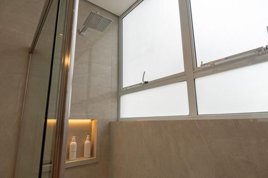 Apartamento na Bela Vista com 4 quartos e closet. Ideal para quem busca venda em localização privilegiada. — Banheiro da Suíte 2