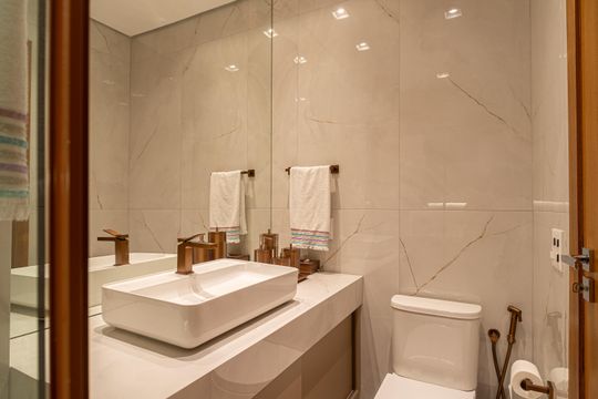 Apartamento na Bela Vista com 4 quartos e closet. Ideal para quem busca venda em localização privilegiada. — Banheiro da Suíte 4