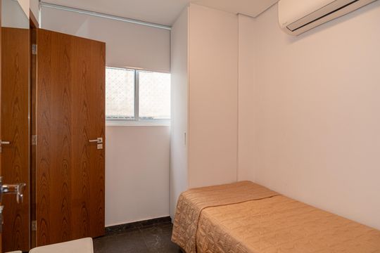 Apartamento na Bela Vista com 4 quartos e closet. Ideal para quem busca venda em localização privilegiada. — Quarto de Serviço