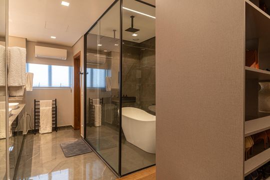 Apartamento na Bela Vista com 4 quartos e closet. Ideal para quem busca venda em localização privilegiada. — Banheiro da Suíte 1