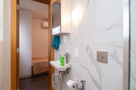 Apartamento na Bela Vista com 4 quartos e closet. Ideal para quem busca venda em localização privilegiada. — Banheiro de Serviço