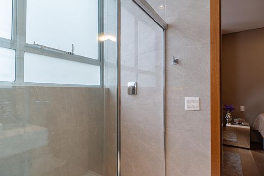 Apartamento na Bela Vista com 4 quartos e closet. Ideal para quem busca venda em localização privilegiada. — Banheiro da Suíte 2