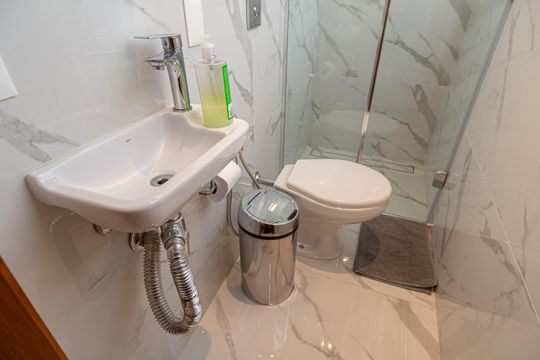 Apartamento na Bela Vista com 4 quartos e closet. Ideal para quem busca venda em localização privilegiada. — Banheiro de Serviço