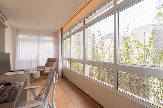 Apartamento na Bela Vista com 4 quartos e closet. Ideal para quem busca venda em localização privilegiada. — Escritório 1