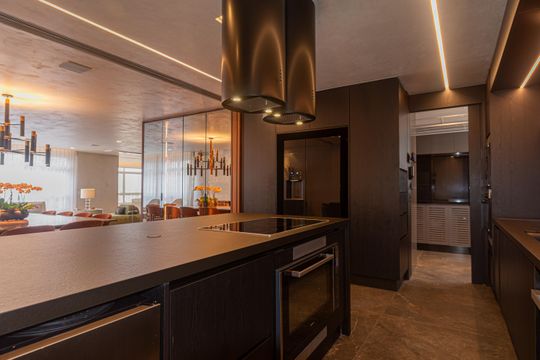 Apartamento na Bela Vista com 4 quartos e closet. Ideal para quem busca venda em localização privilegiada. — Cozinha