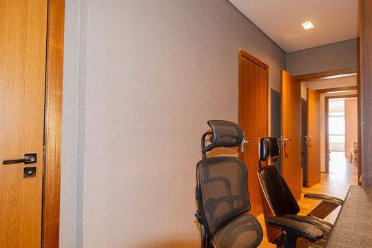Apartamento na Bela Vista com 4 quartos e closet. Ideal para quem busca venda em localização privilegiada. — Escritório 2