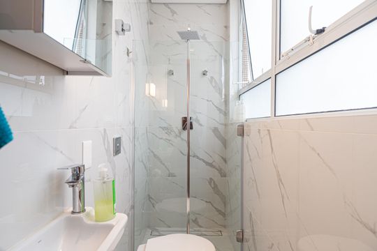 Apartamento na Bela Vista com 4 quartos e closet. Ideal para quem busca venda em localização privilegiada. — Banheiro de Serviço