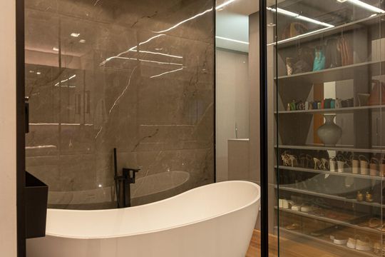 Apartamento na Bela Vista com 4 quartos e closet. Ideal para quem busca venda em localização privilegiada. — Banheiro da Suíte 1