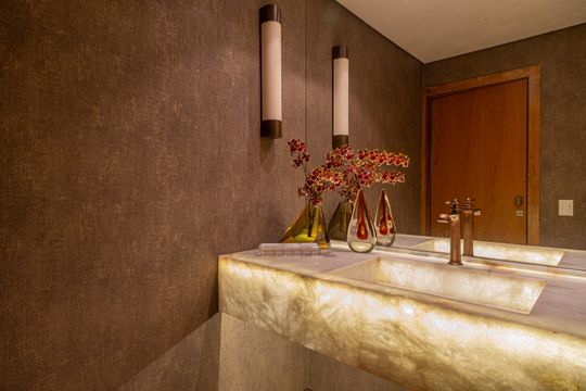 Apartamento na Bela Vista com 4 quartos e closet. Ideal para quem busca venda em localização privilegiada. — Lavabo