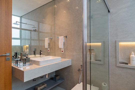Apartamento na Bela Vista com 4 quartos e closet. Ideal para quem busca venda em localização privilegiada. — Banheiro da Suíte 2