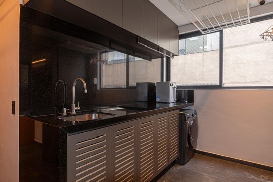 Apartamento na Bela Vista com 4 quartos e closet. Ideal para quem busca venda em localização privilegiada. — Área de Serviço