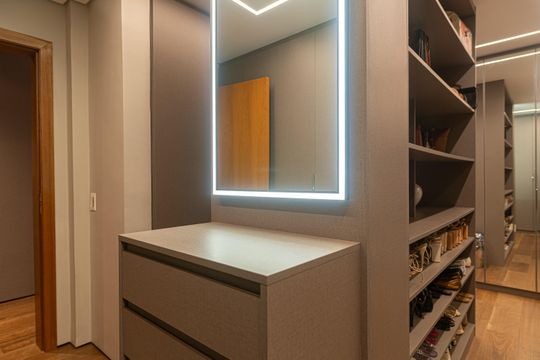 Apartamento na Bela Vista com 4 quartos e closet. Ideal para quem busca venda em localização privilegiada. — Suíte 1 - Closet
