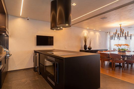 Apartamento na Bela Vista com 4 quartos e closet. Ideal para quem busca venda em localização privilegiada. — Cozinha
