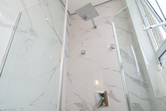 Apartamento na Bela Vista com 4 quartos e closet. Ideal para quem busca venda em localização privilegiada. — Banheiro de Serviço
