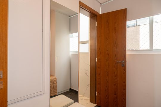 Apartamento na Bela Vista com 4 quartos e closet. Ideal para quem busca venda em localização privilegiada. — Quarto de Serviço