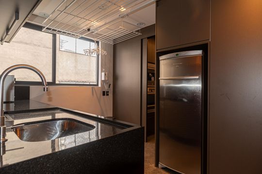 Apartamento na Bela Vista com 4 quartos e closet. Ideal para quem busca venda em localização privilegiada. — Área de Serviço