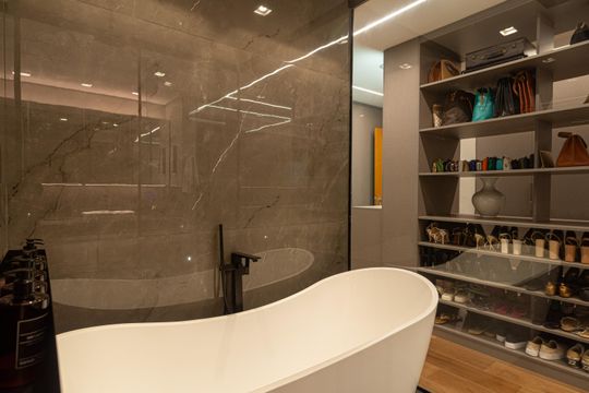 Apartamento na Bela Vista com 4 quartos e closet. Ideal para quem busca venda em localização privilegiada. — Banheiro da Suíte 1