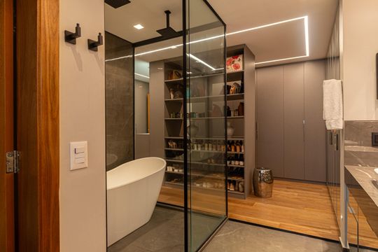Apartamento na Bela Vista com 4 quartos e closet. Ideal para quem busca venda em localização privilegiada. — Banheiro da Suíte 1