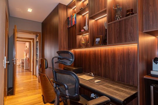 Apartamento na Bela Vista com 4 quartos e closet. Ideal para quem busca venda em localização privilegiada. — Escritório 2