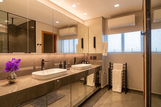 Apartamento na Bela Vista com 4 quartos e closet. Ideal para quem busca venda em localização privilegiada. — Banheiro da Suíte 1