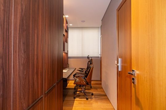 Apartamento na Bela Vista com 4 quartos e closet. Ideal para quem busca venda em localização privilegiada. — Escritório 2