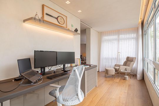 Apartamento na Bela Vista com 4 quartos e closet. Ideal para quem busca venda em localização privilegiada. — Escritório 1