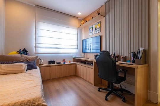 Compra apartamento em Alto de Pinheiros com 7 quartos, 5 suítes e varanda gourmet. — Suíte 3