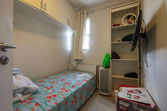 Compra apartamento em Alto de Pinheiros com 7 quartos, 5 suítes e varanda gourmet. — Área de Serviço - Quarto