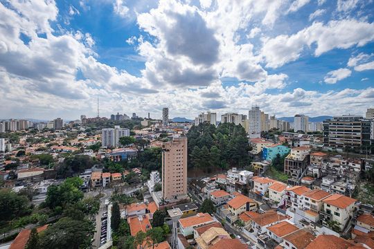 Compra apartamento em Alto de Pinheiros com 7 quartos, 5 suítes e varanda gourmet. — Terraço - VIsta