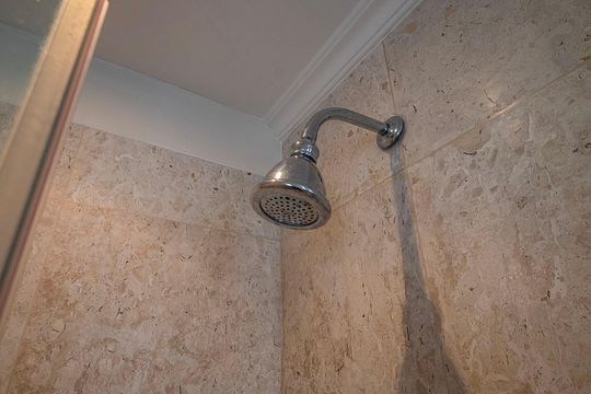 Compra apartamento em Alto de Pinheiros com 7 quartos, 5 suítes e varanda gourmet. — Banheiro da Suíte 4