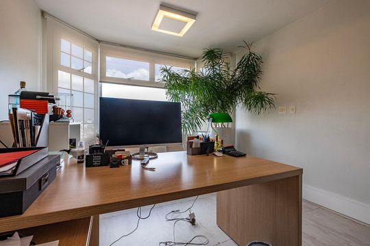 Compra apartamento em Alto de Pinheiros com 7 quartos, 5 suítes e varanda gourmet. — Suíte 5