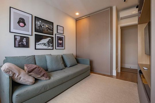 Compra apartamento em Alto de Pinheiros com 7 quartos, 5 suítes e varanda gourmet. — Suíte 4