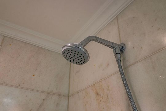 Compra apartamento em Alto de Pinheiros com 7 quartos, 5 suítes e varanda gourmet. — Banheiro da Suíte 3