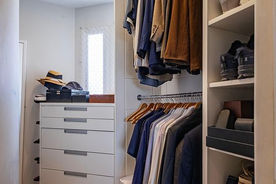 Compra apartamento em Alto de Pinheiros com 7 quartos, 5 suítes e varanda gourmet. — Suíte 1