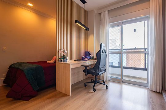 Compra apartamento em Alto de Pinheiros com 7 quartos, 5 suítes e varanda gourmet. — Suíte 2