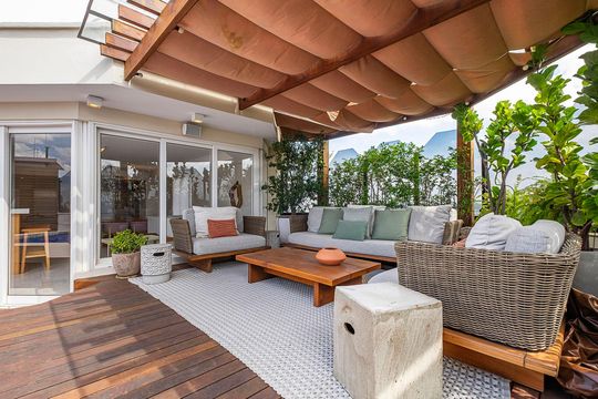 Compra apartamento em Alto de Pinheiros com 7 quartos, 5 suítes e varanda gourmet. — Terraço