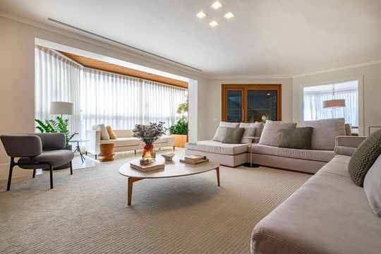 Compra apartamento em Alto de Pinheiros com 7 quartos, 5 suítes e varanda gourmet. — Sala