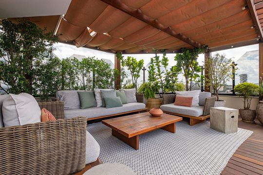 Compra apartamento em Alto de Pinheiros com 7 quartos, 5 suítes e varanda gourmet. — Terraço