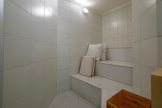 Compra apartamento em Alto de Pinheiros com 7 quartos, 5 suítes e varanda gourmet. — Terraço