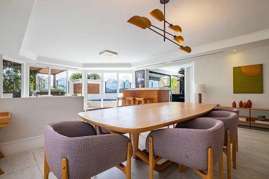 Compra apartamento em Alto de Pinheiros com 7 quartos, 5 suítes e varanda gourmet. — Sala 2