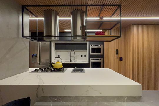 Venda de apartamento mobiliado em Cerqueira César com 3 quartos, 2 suítes e churrasqueira. — Cozinha