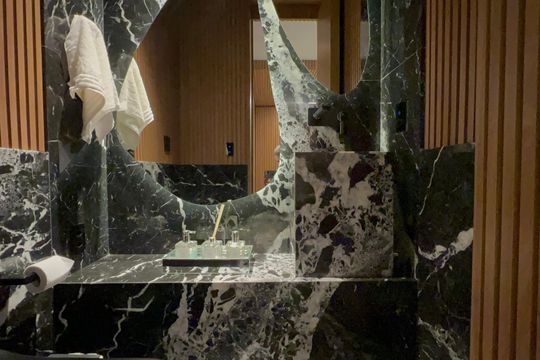 Venda de apartamento mobiliado em Cerqueira César com 3 quartos, 2 suítes e churrasqueira. — Lavabo