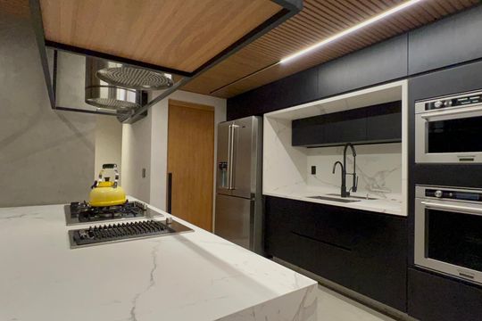 Venda de apartamento mobiliado em Cerqueira César com 3 quartos, 2 suítes e churrasqueira. — Cozinha