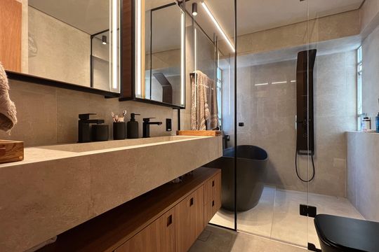 Venda de apartamento mobiliado em Cerqueira César com 3 quartos, 2 suítes e churrasqueira. — Banheiro da Suíte 2