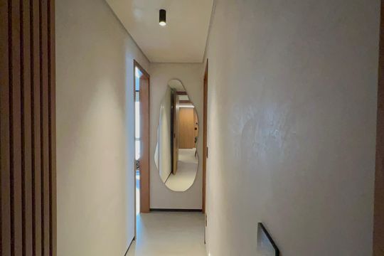 Venda de apartamento mobiliado em Cerqueira César com 3 quartos, 2 suítes e churrasqueira. — Corredor