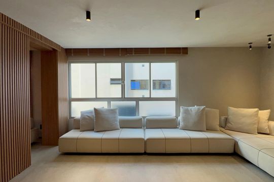 Venda de apartamento mobiliado em Cerqueira César com 3 quartos, 2 suítes e churrasqueira. — Sala de TV