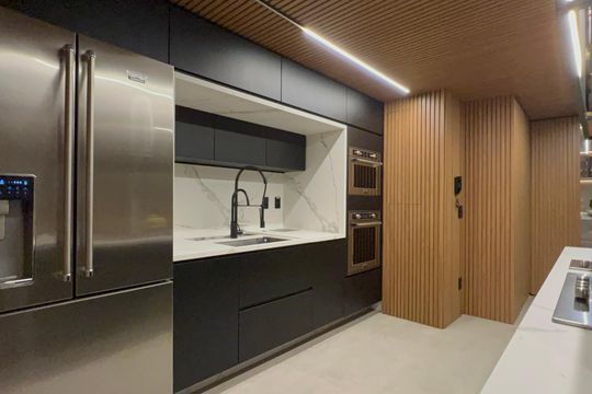 Venda de apartamento mobiliado em Cerqueira César com 3 quartos, 2 suítes e churrasqueira. — Cozinha