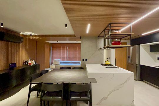 Venda de apartamento mobiliado em Cerqueira César com 3 quartos, 2 suítes e churrasqueira. — Sala de Jantar